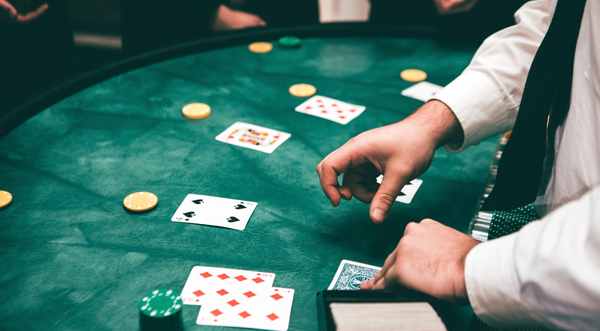 Cách chơi bài poker - Khám phá nghệ thuật và chiến lược trong trò chơi hấp dẫn